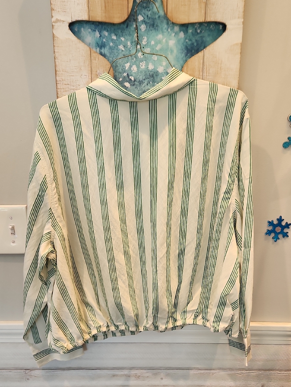 NWT Future Collective Women's Button Down Striped Blouse Sz 2X. Elastic Bottom - Picture 7 of 9